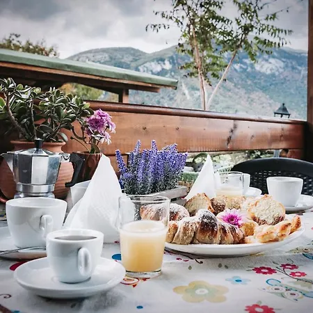 לינה וארוחת בוקר Lao