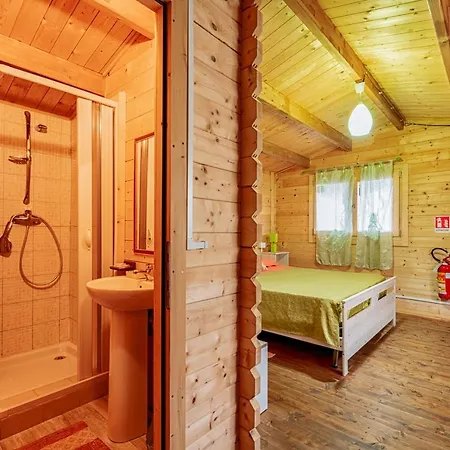 לינה וארוחת בוקר Lao Papasidero