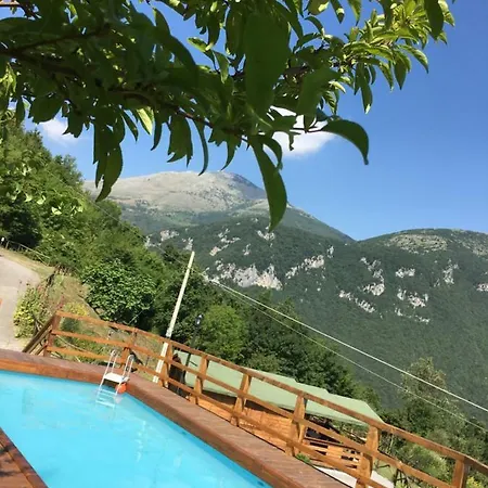 לינה וארוחת בוקר Lao *